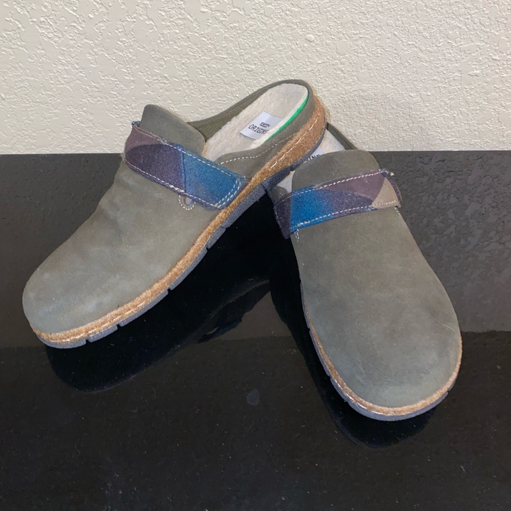 Earth Origin Clogs